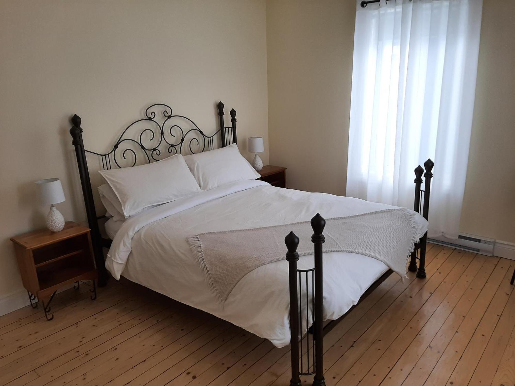La Maison Aux Camelias Bed & Breakfast Coaticook Oda fotoğraf